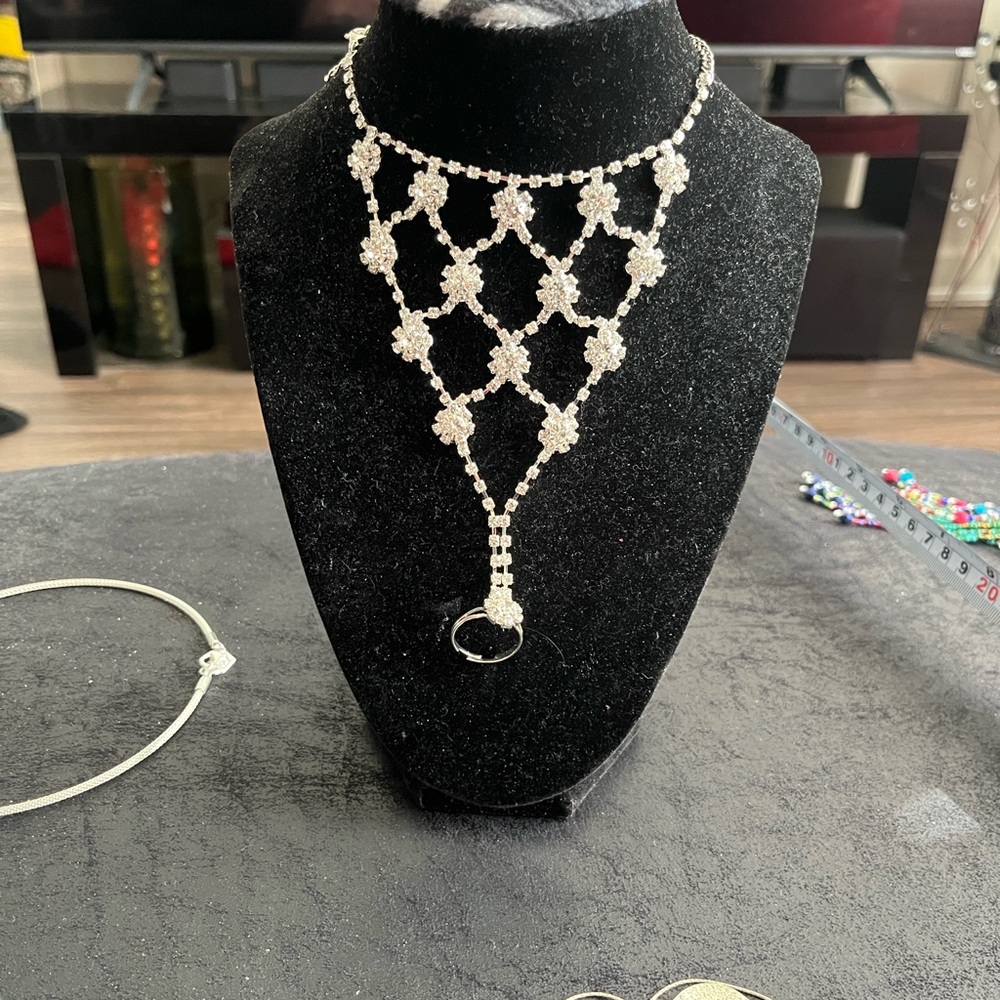 Dazzling Silver Floral Bracelet💍
